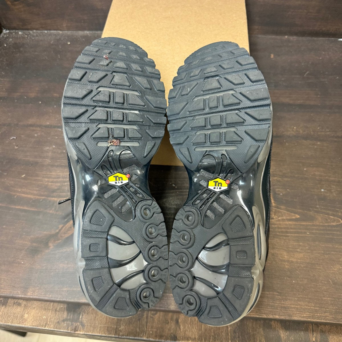 Nike Air Max Plus Premium Paris Size 11.5 (Pre-Owned) - Image 6