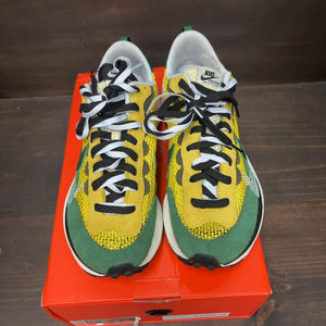 Nike Vaporwaffle sacai Tour Yellow Stadium Green - Image 3