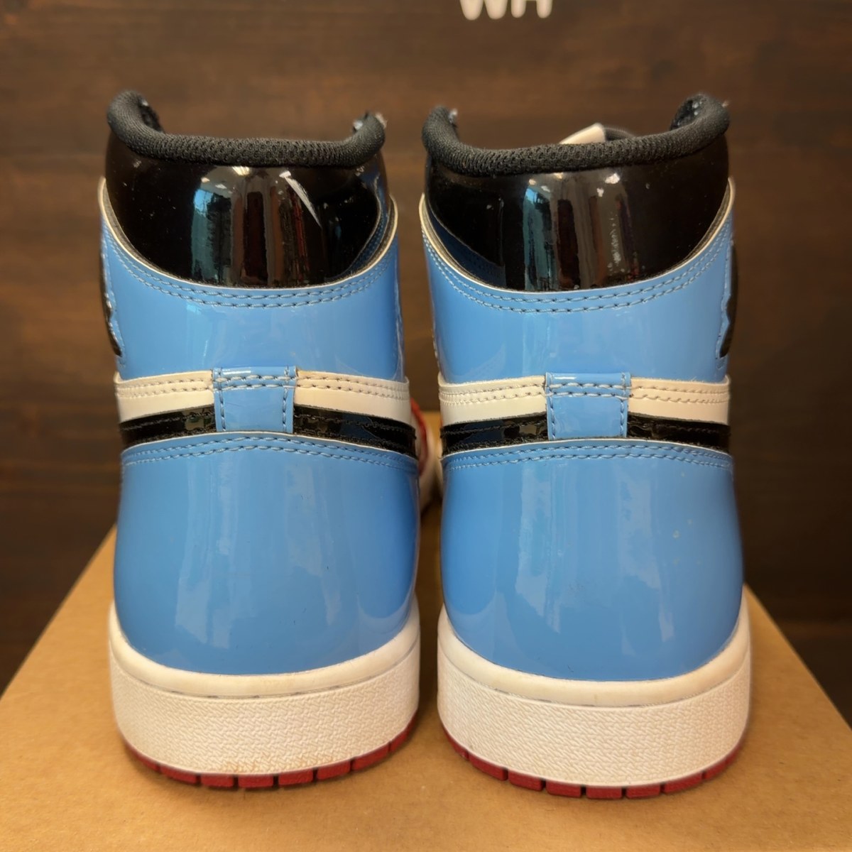 Jordan 1 Retro High Fearless UNC Chicago Size 9 (Pre-Owned) - Image 4