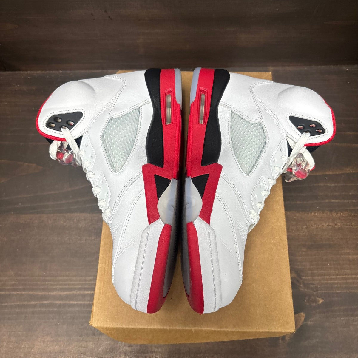 Jordan 5 Retro Fire Red Black Tongue (2025) Size 10 (Pre-Owned) - Image 4