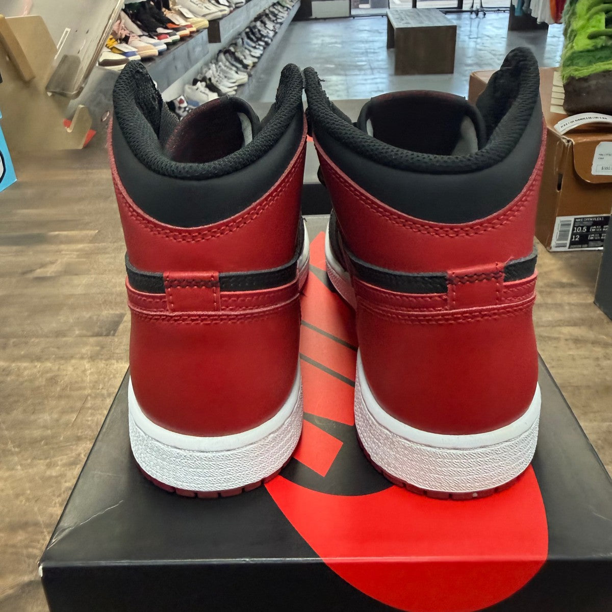 Jordan 1 Retro Bred Banned (2016) (GS) Size 7Y (Pre-Owned) - Image 4