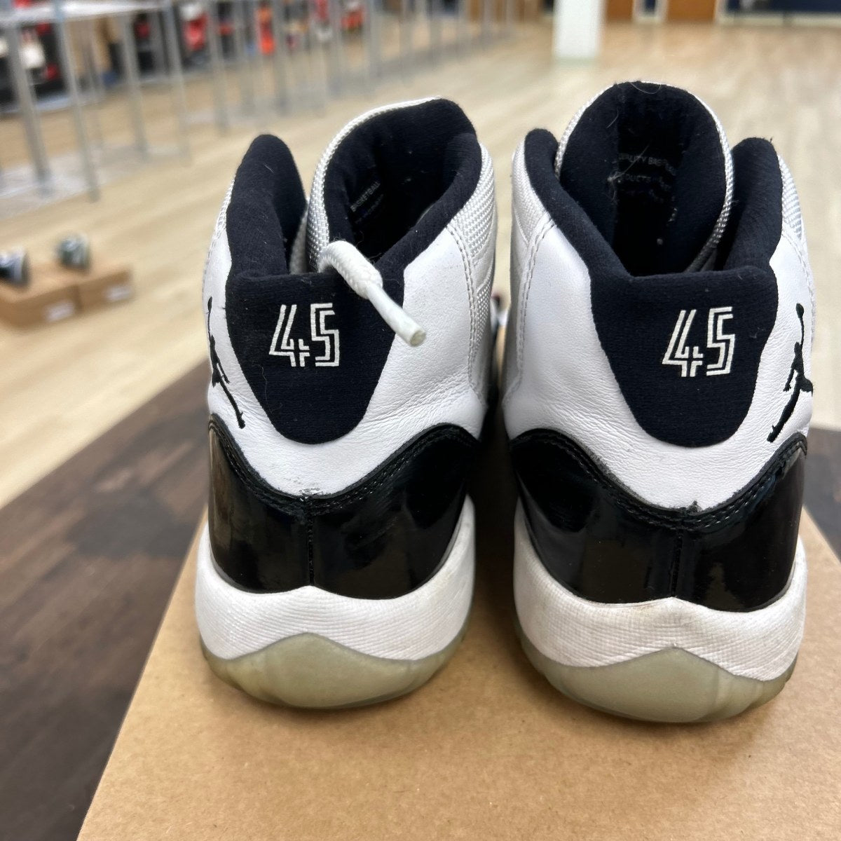Jordan 11 Retro Concord (2018) (GS) Size 7Y (Pre-Owned) - Image 4