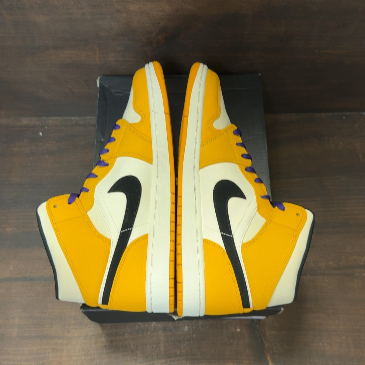 Jordan 1 Mid SE Lakers - Image 5