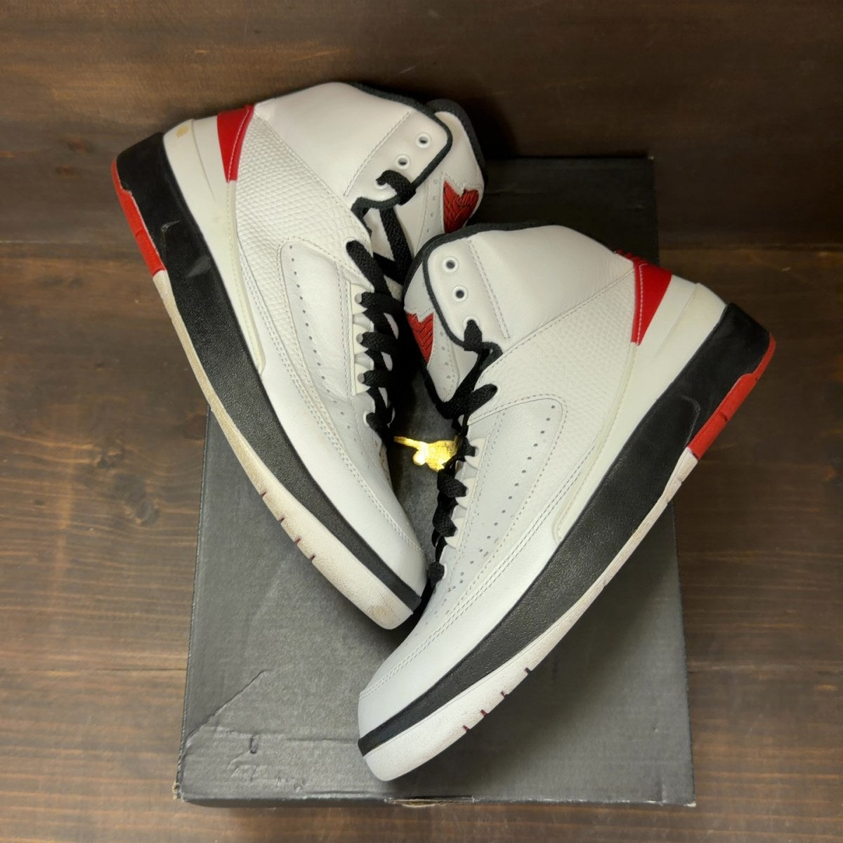 Jordan 2 Retro OG Chicago (2022) (GS) - Image 2