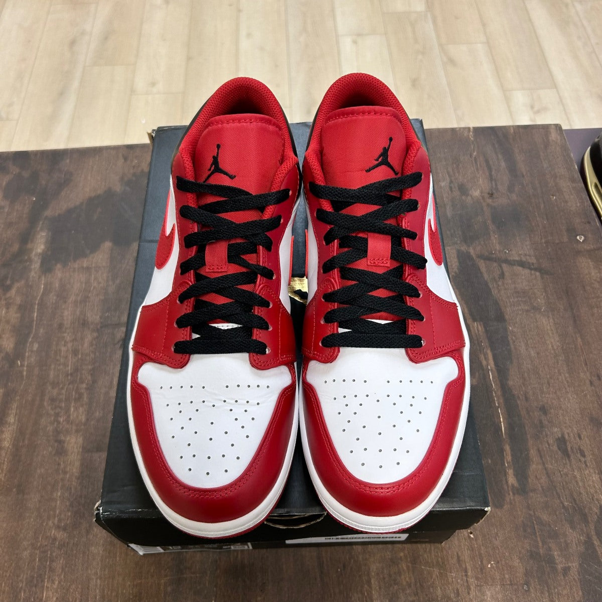 Jordan 1 Low Bulls - Image 2