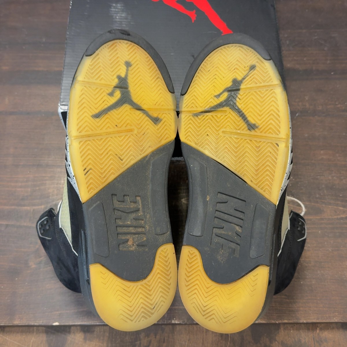 Jordan 5 Retro OG Black Metallic Reimagined Size 9 (Pre-Owned) - Image 8