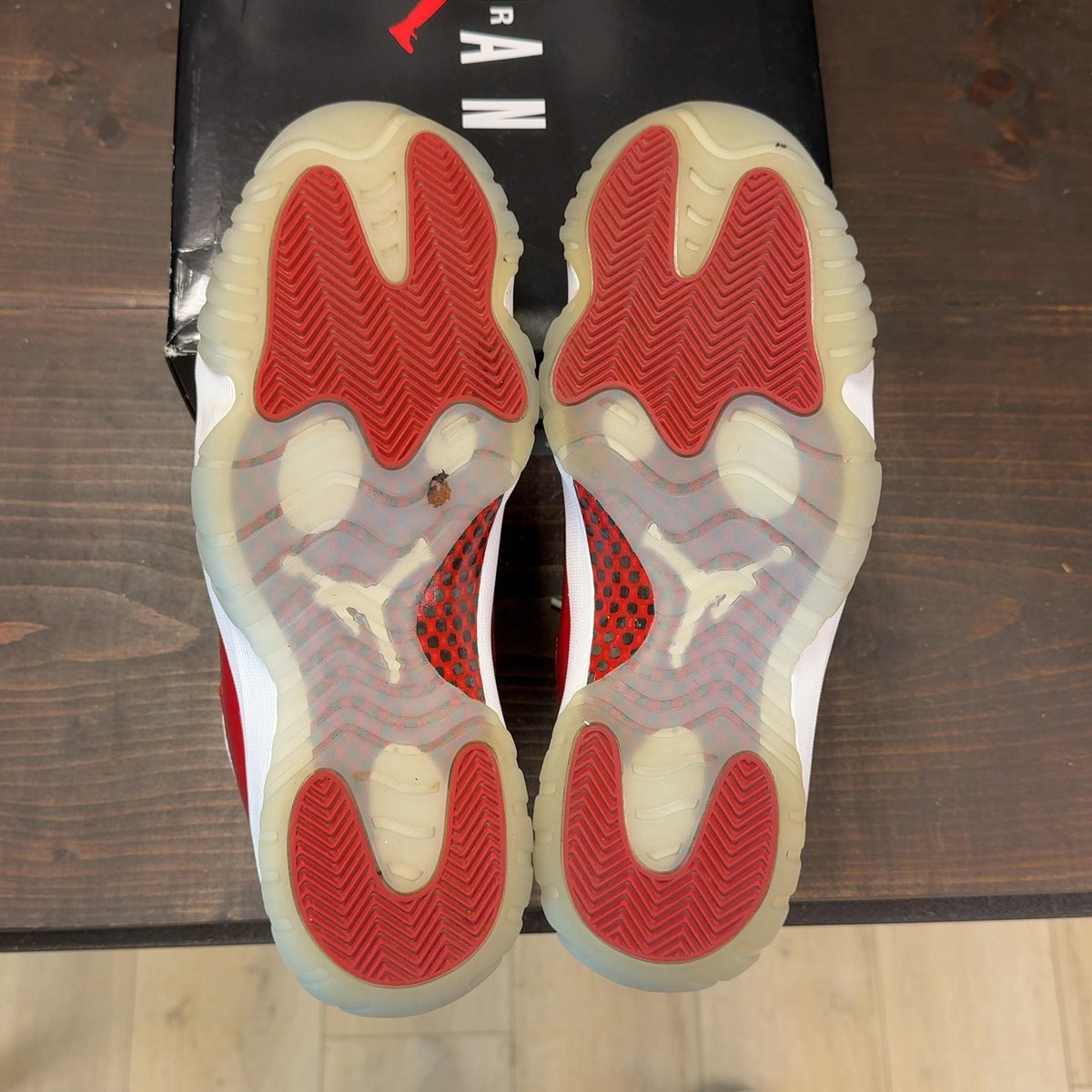 Jordan 11 Retro Cherry (2022) Size 11.5 (Pre-Owned) - aux
