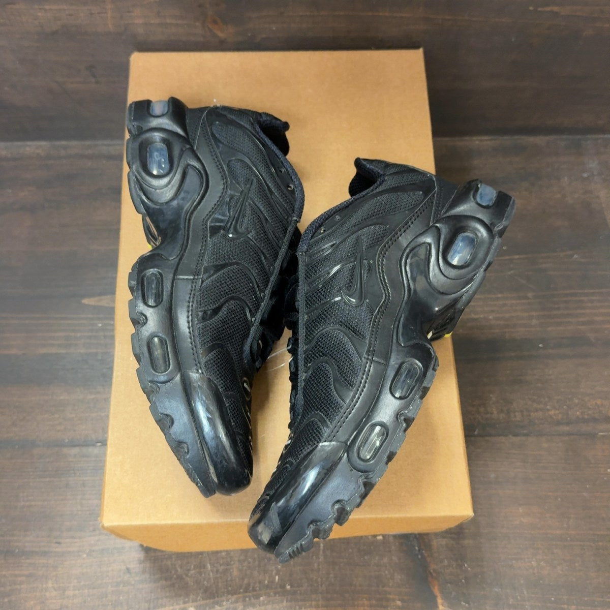 Nike Air Max Plus Triple Black (GS) Size 5.5Y (Pre-Owned) - Image 2
