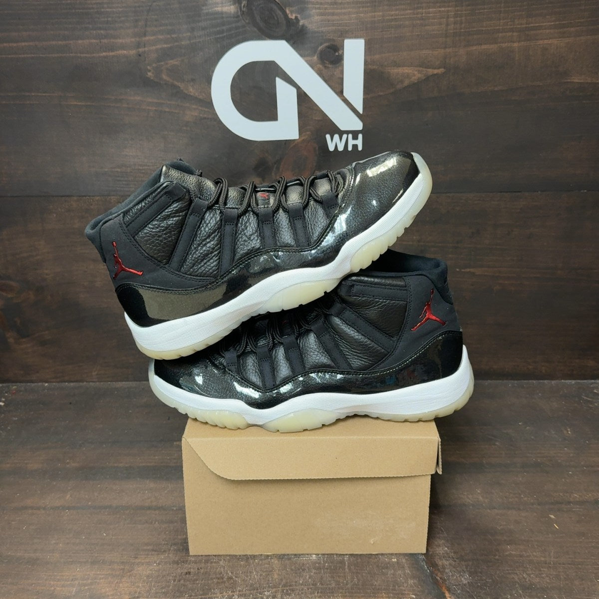 Jordan 11 Retro 72-10 Size 10.5 (Pre-Owned) - Image 1