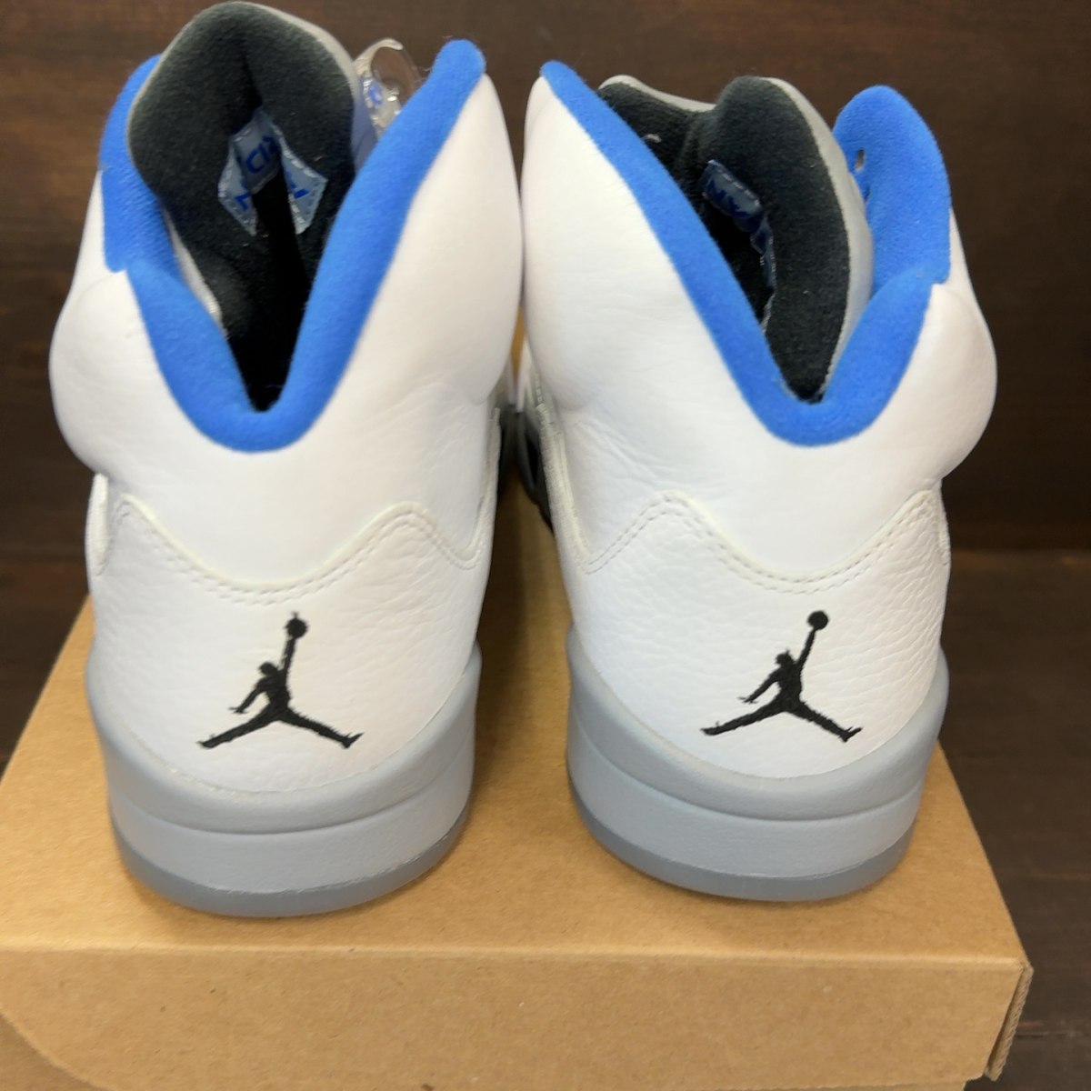 Jordan 5 Retro White Stealth (2021) Size 9 (Pre-Owned) - Image 5