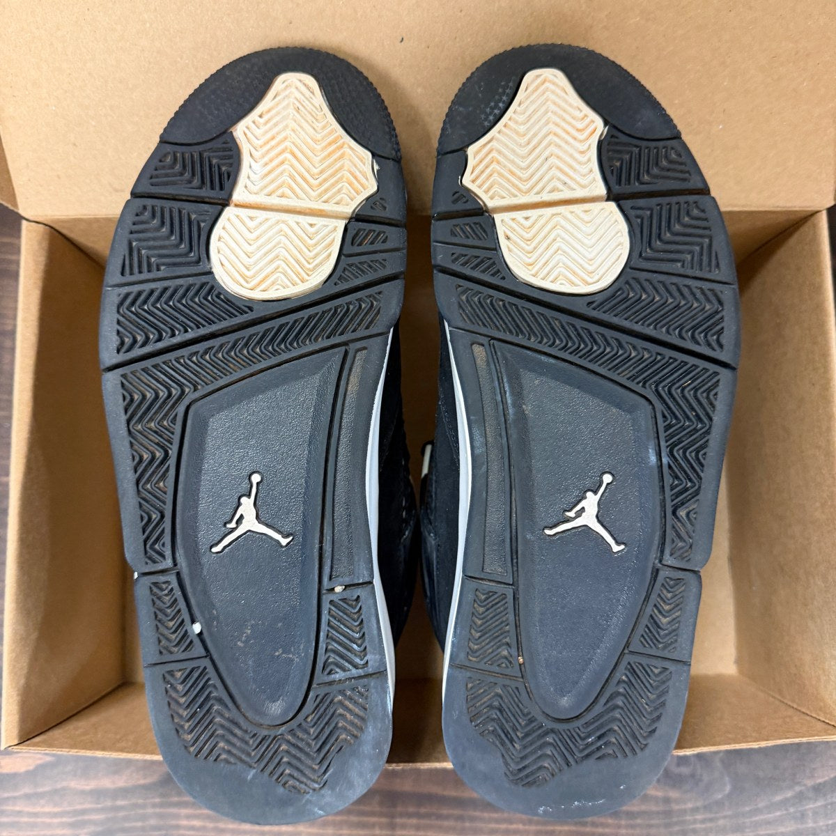 Jordan 4 Retro White Thunder Size 7.5 (Pre-Owned) - Image 6
