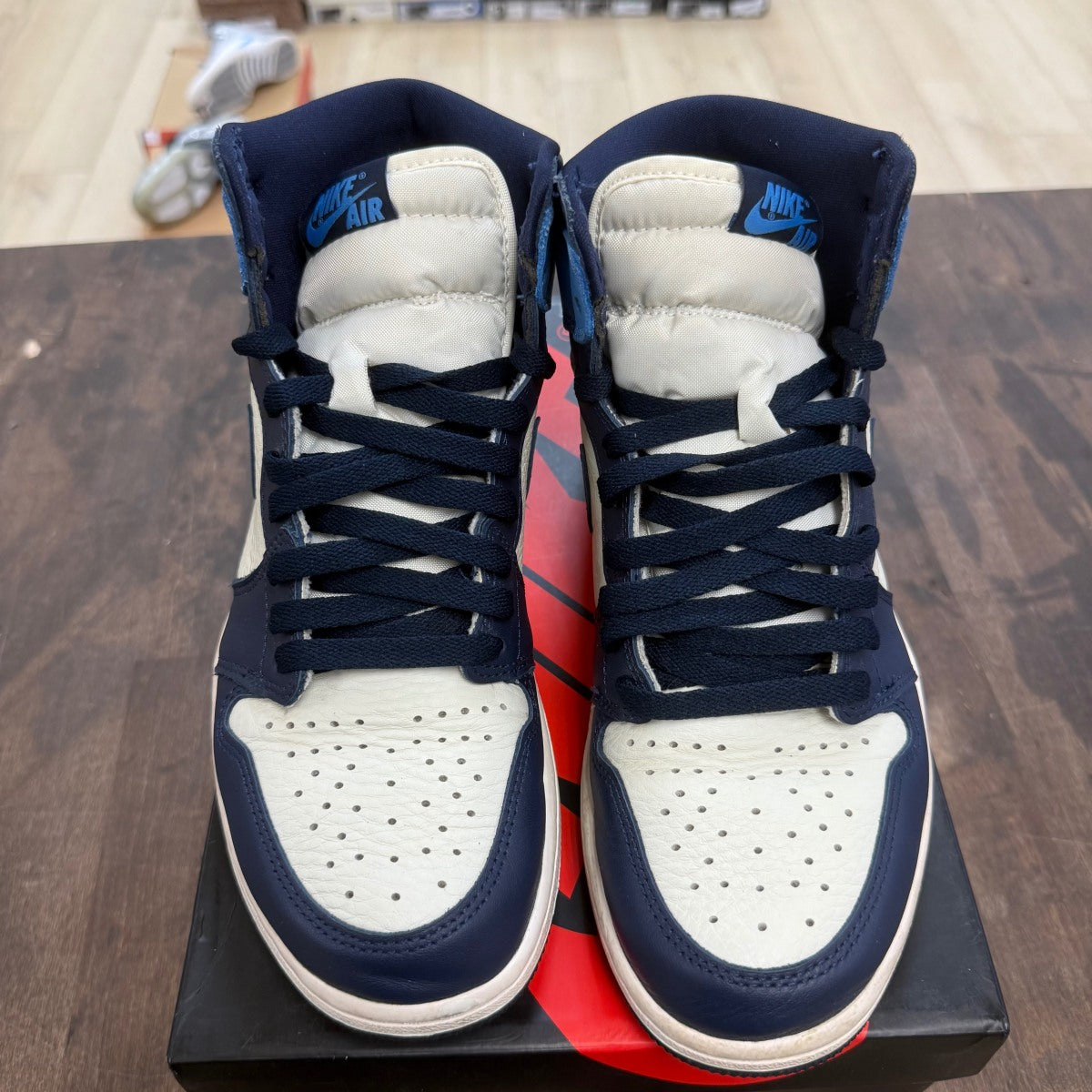 Jordan 1 Retro High Obsidian Size 8.5 (Pre-Owned) - Image 2
