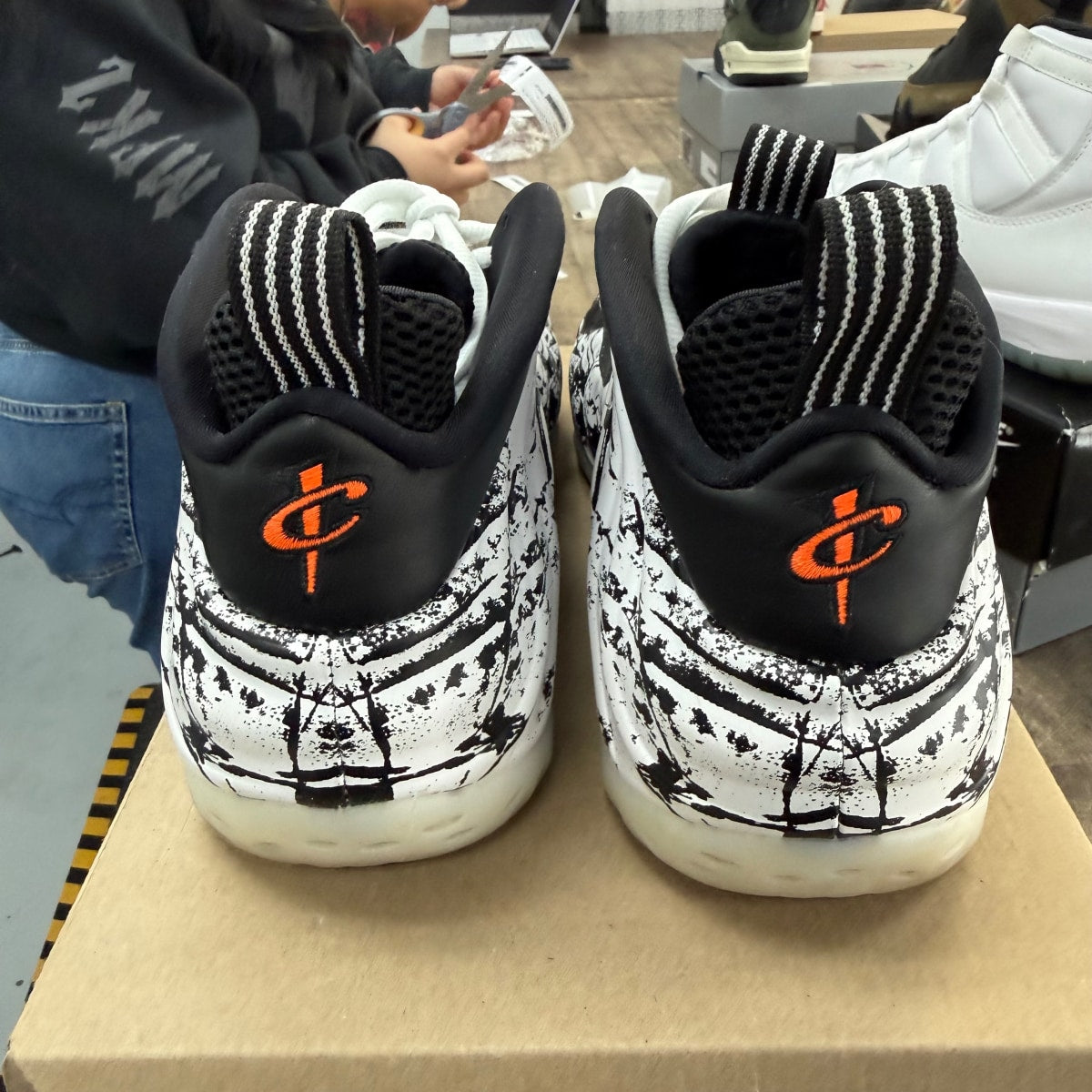 Nike Air Foamposite One Shattered Backboard Size 9.5 (Pre-Owned) - Image 4