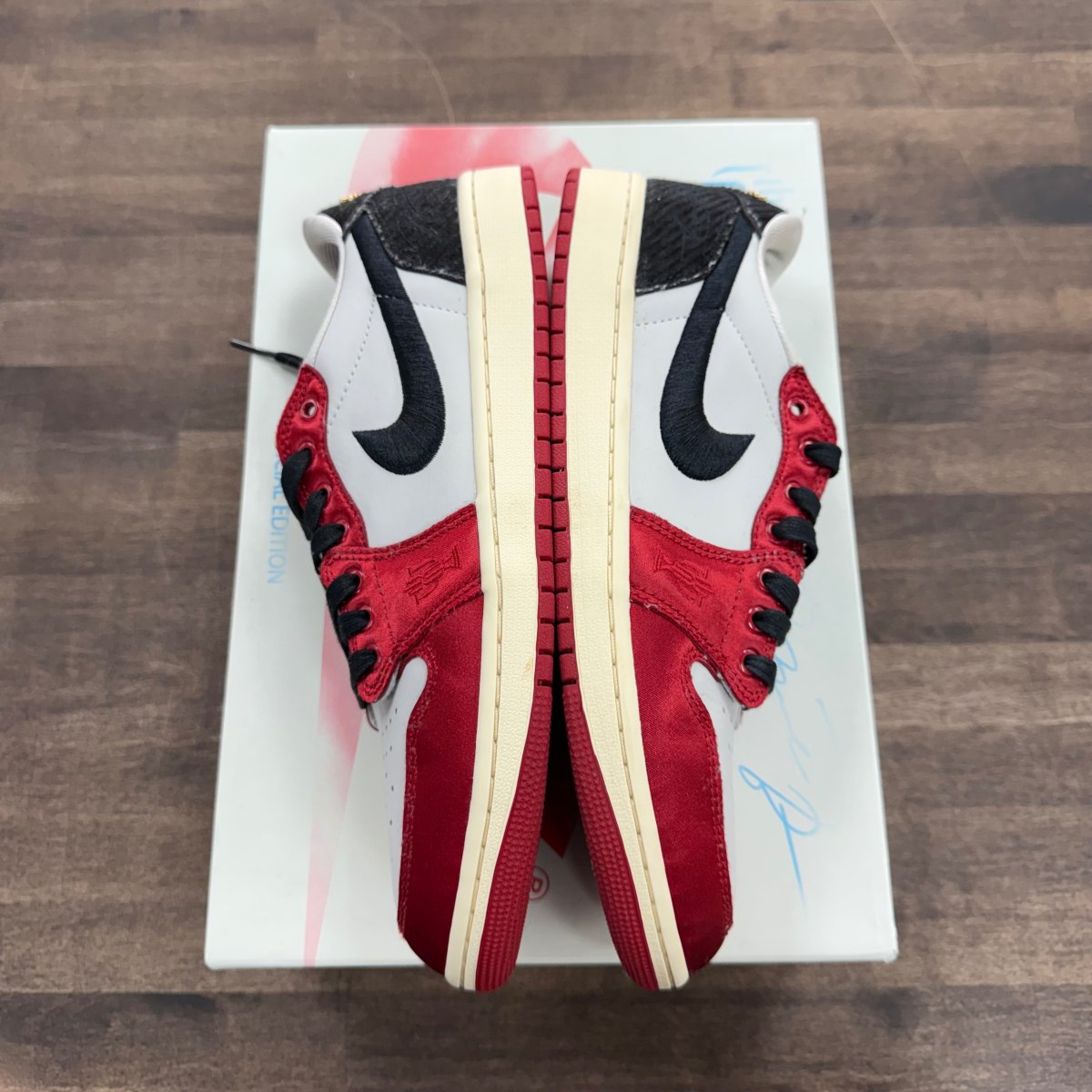 Jordan 1 Retro Low OG Trophy Room Rookie Card Away - Image 5