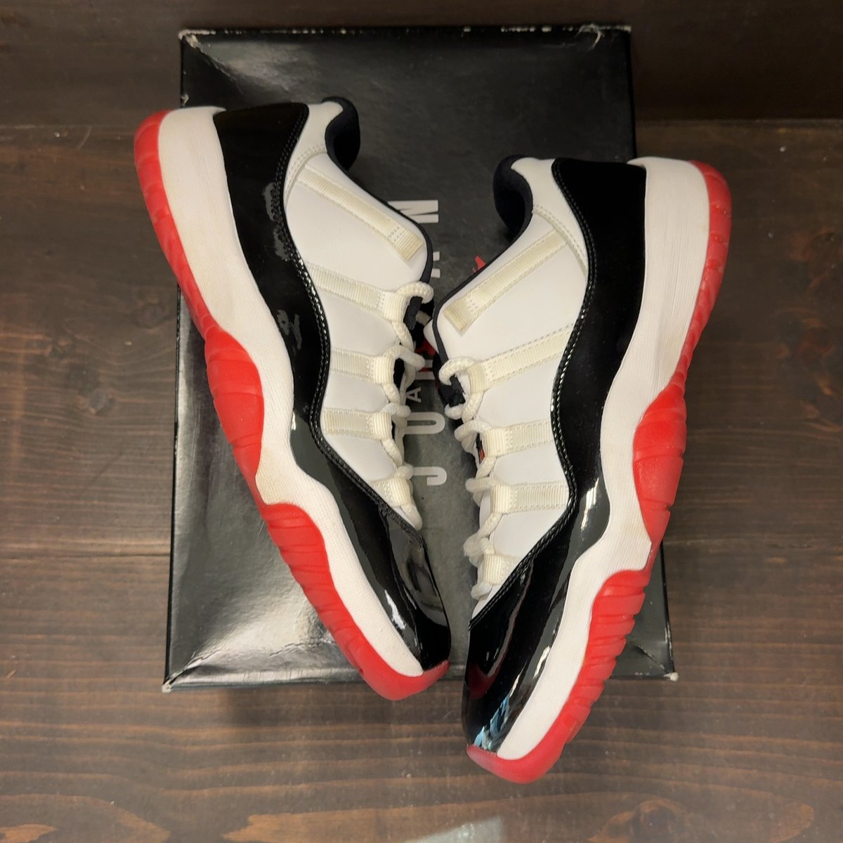 Jordan 11 Retro Low Concord Bred Size 9.5 (Pre-Owned) - back