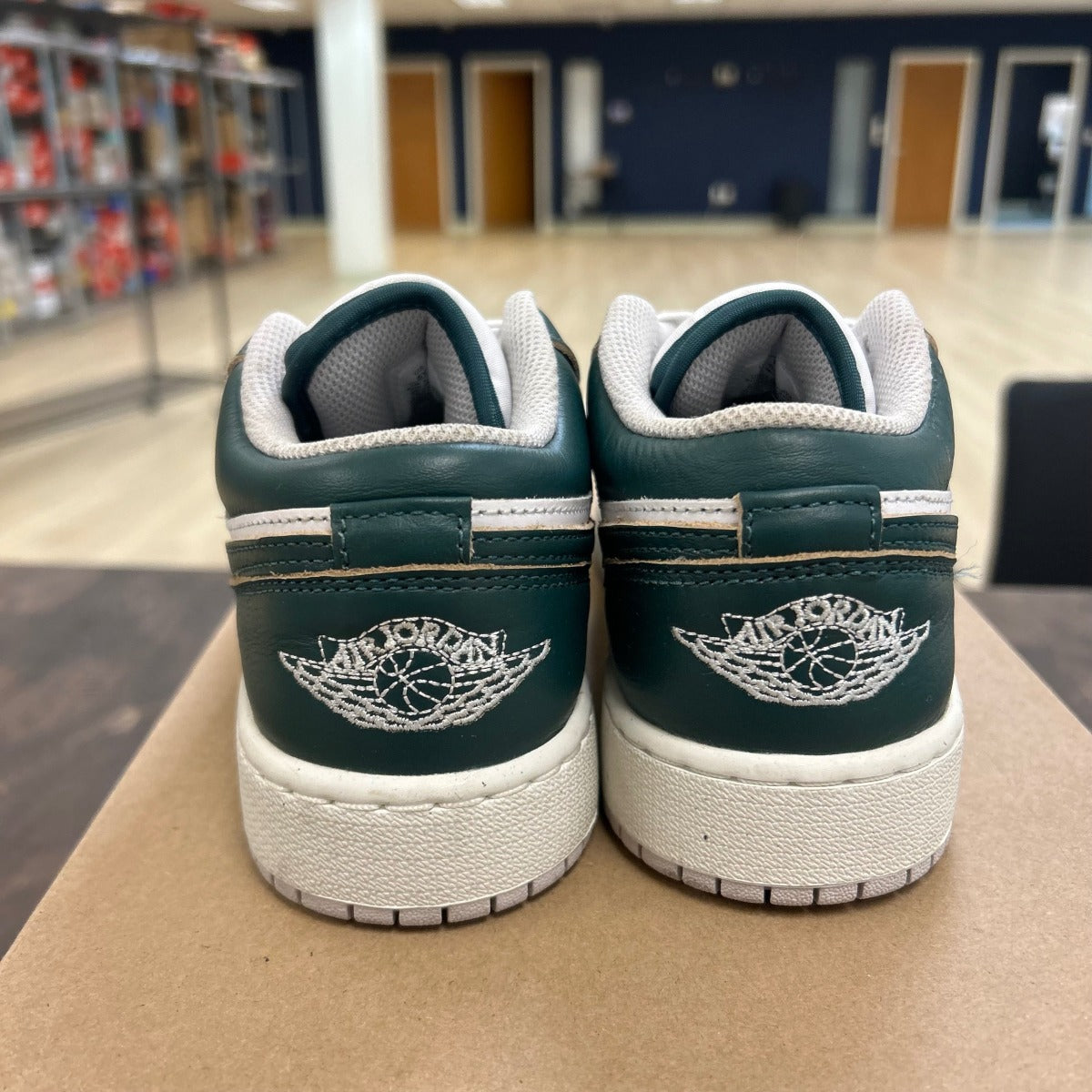 Jordan 1 Low SE Oxidized Green (GS) Size 6Y (Pre-Owned) - Image 4