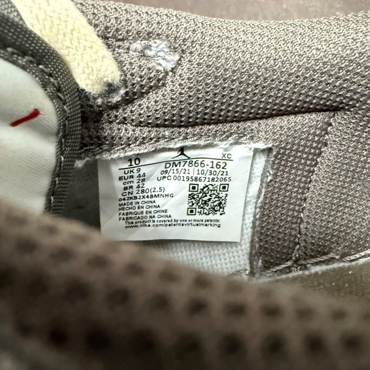 Jordan 1 Retro Low OG SP Travis Scott Reverse Mocha Size 10 (Pre-Owned) - aux