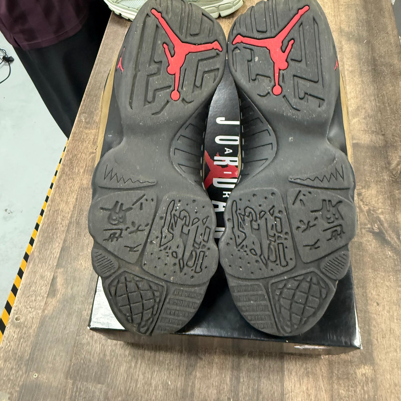 Olive Jordan 9 Retro (USED)