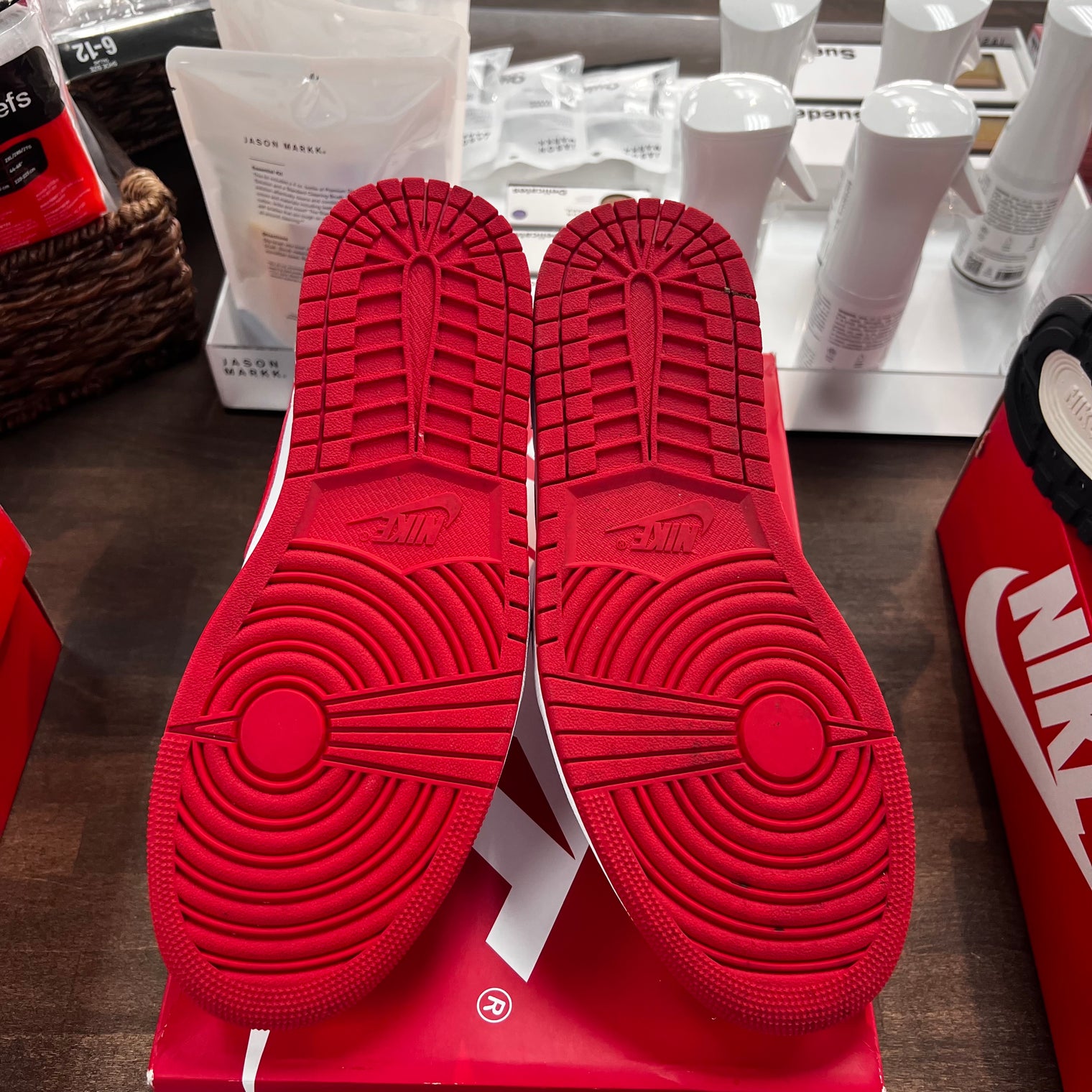 University Red Jordan 1 Low OG (USED)