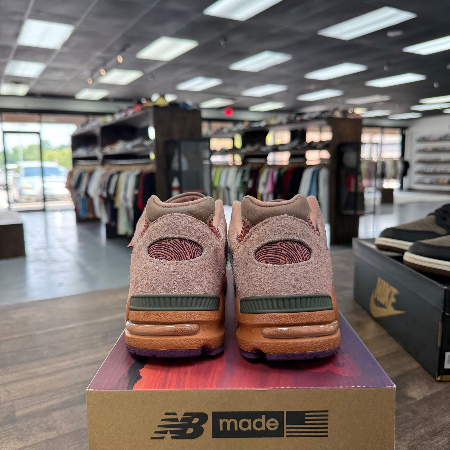 Salehe Bembury Sand Be The Time New Balance 990v2 (USED)