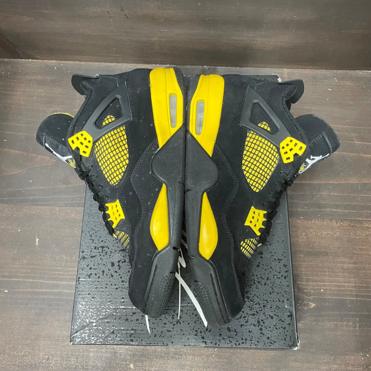 Jordan 4 Retro Thunder (2023) - Image 5