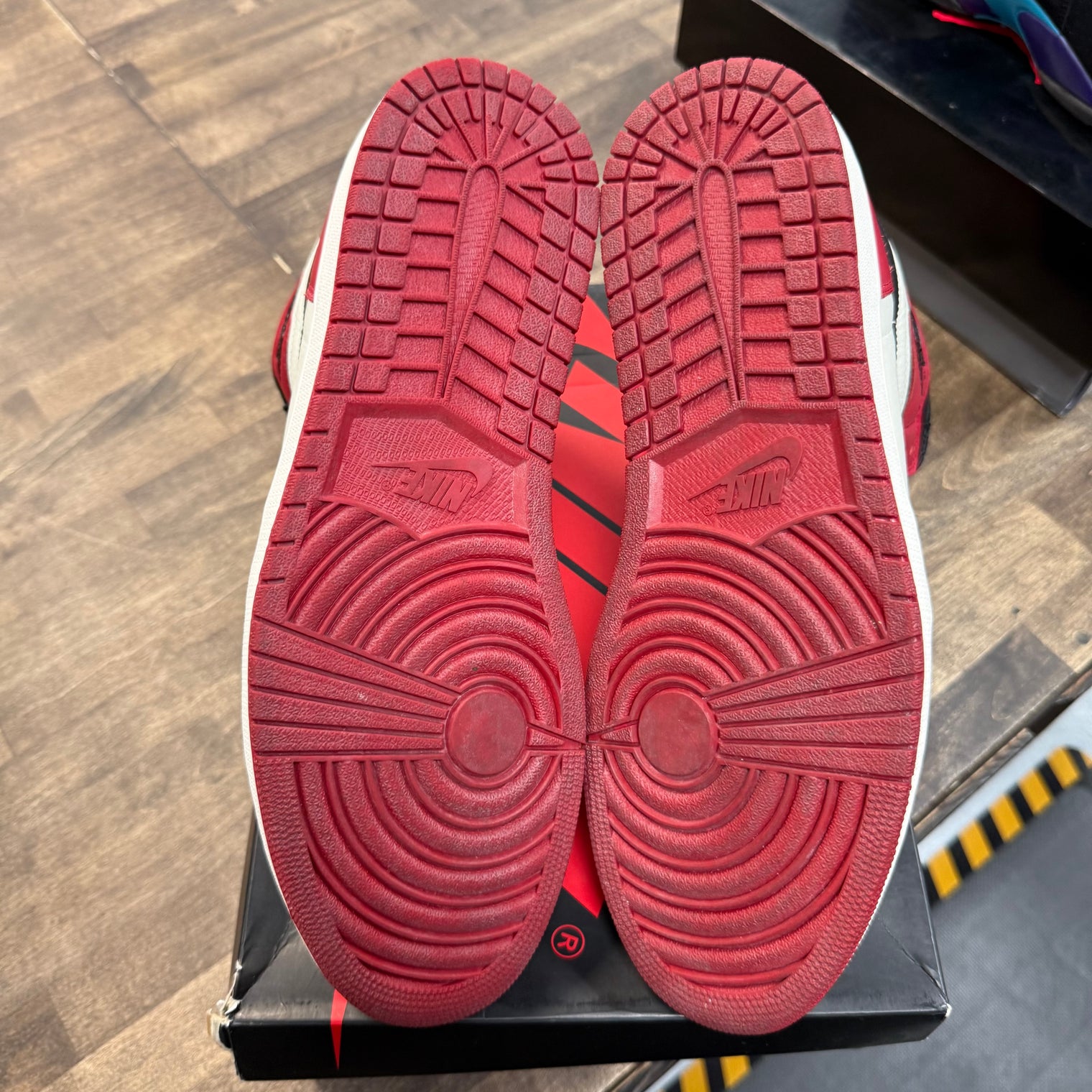 Bred Toe Jordan 1 High (USED, Replacement Box)