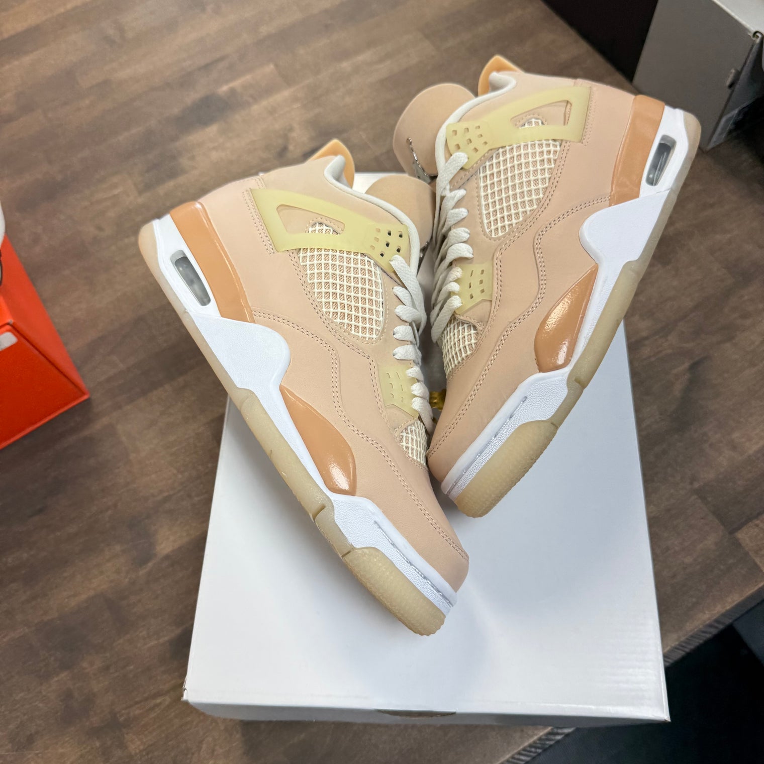 (W) Shimmer Jordan 4 Retro (USED)