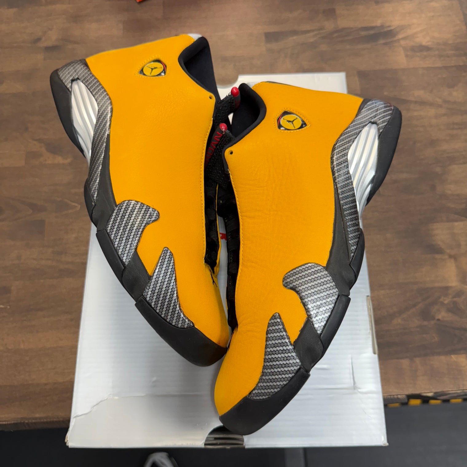 Ferrari University Gold Jordan 14 Retro (USED)