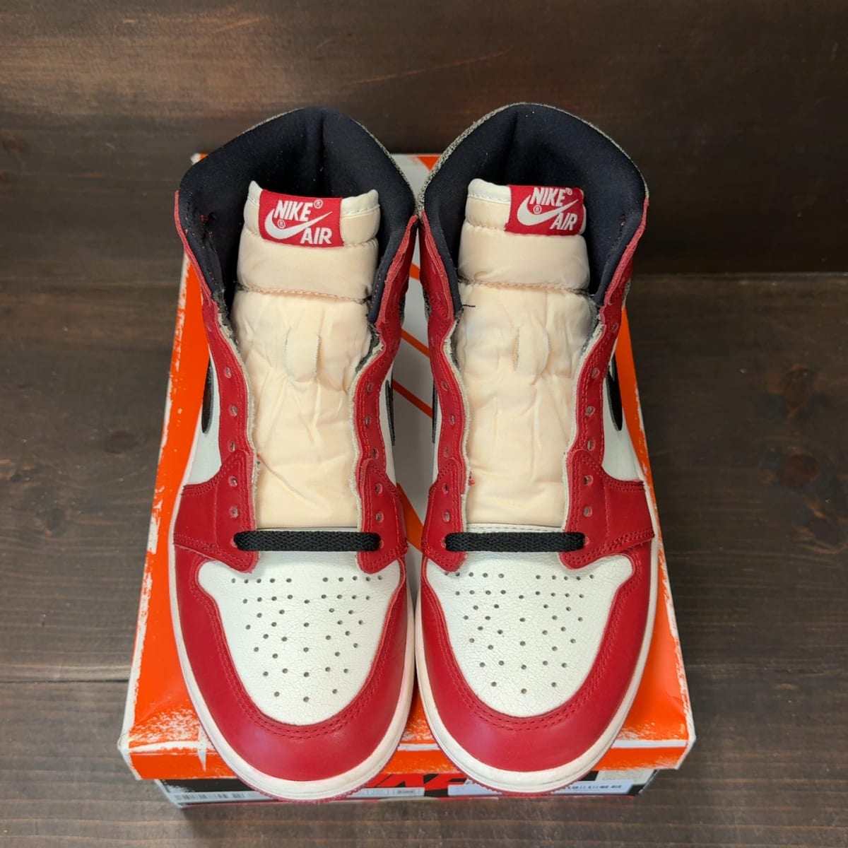 Jordan 1 Retro High OG Chicago Lost and Found Size 8.5 (Pre-Owned) - tag
