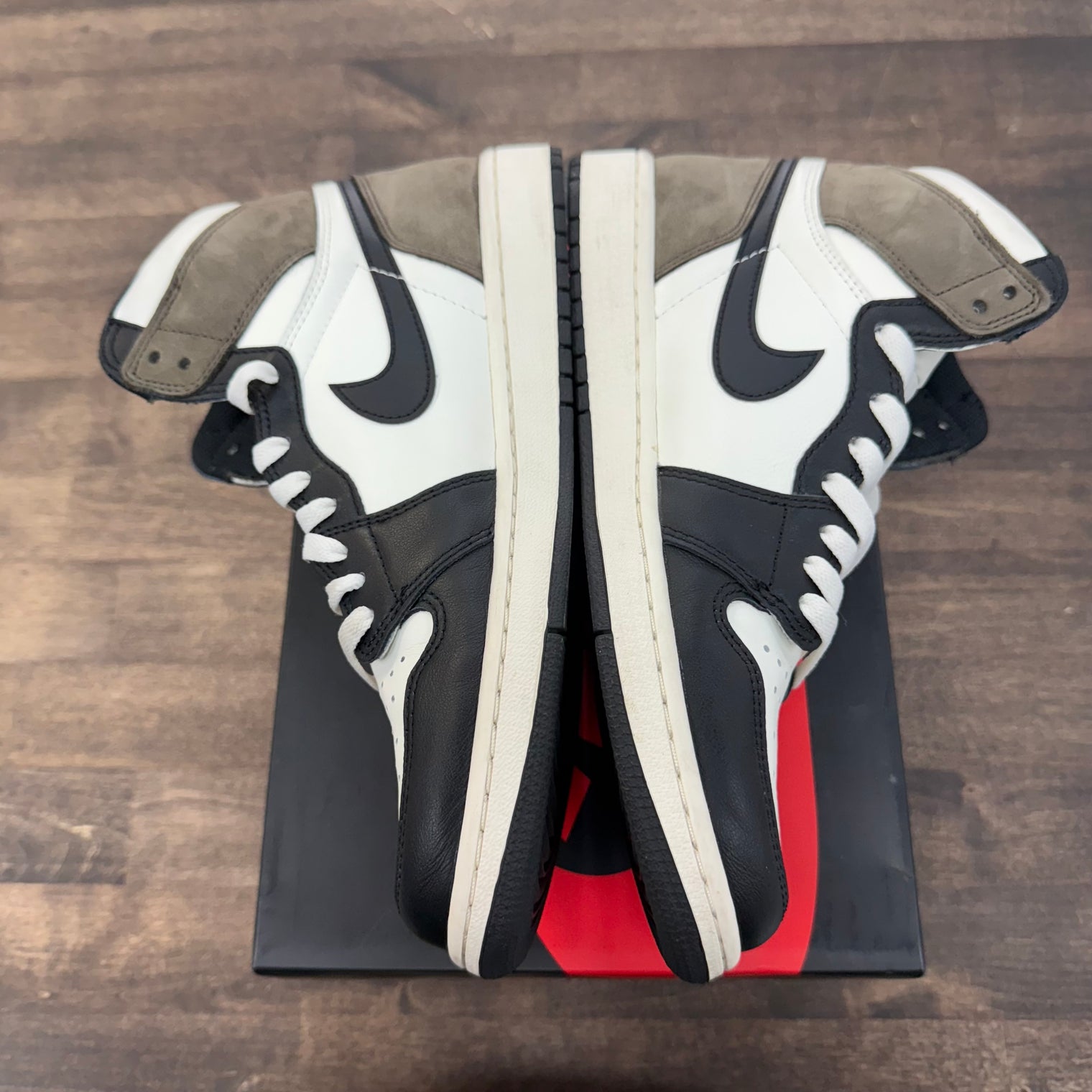 Dark Mocha Jordan 1 High (USED)