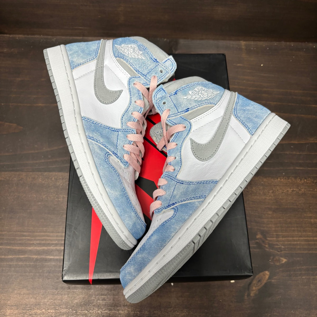 Jordan 1 Retro High OG Hyper Royal - Image 3