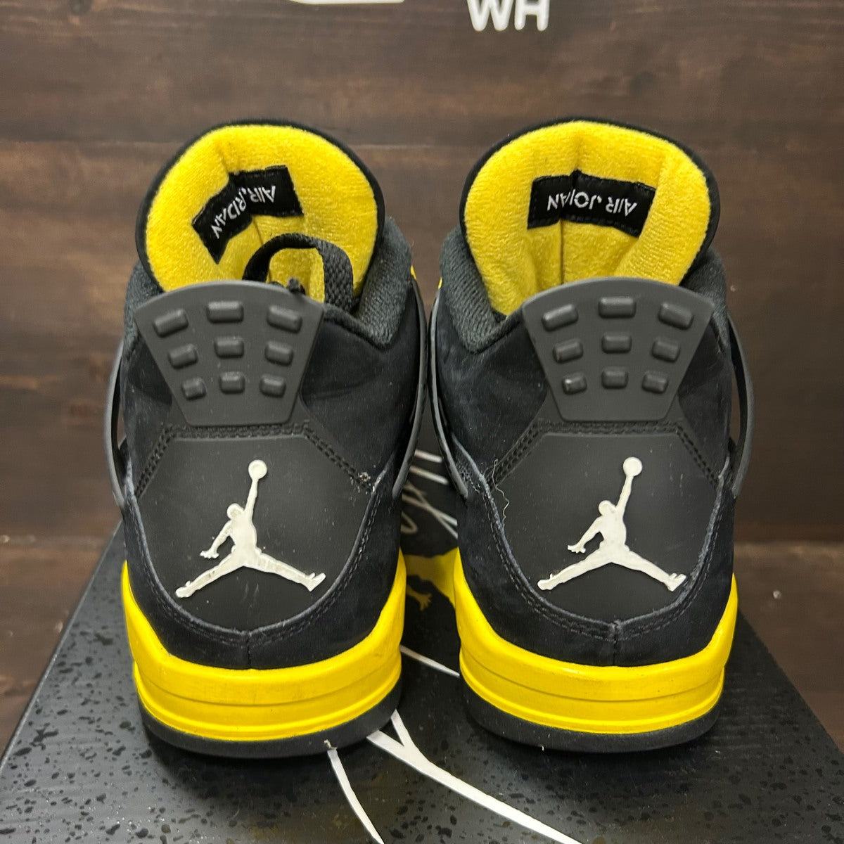 Jordan 4 Retro Thunder (2023) - Image 5