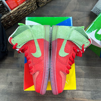 Nike SB Dunk High Strawberry Cough (Regular Box) - Image 3