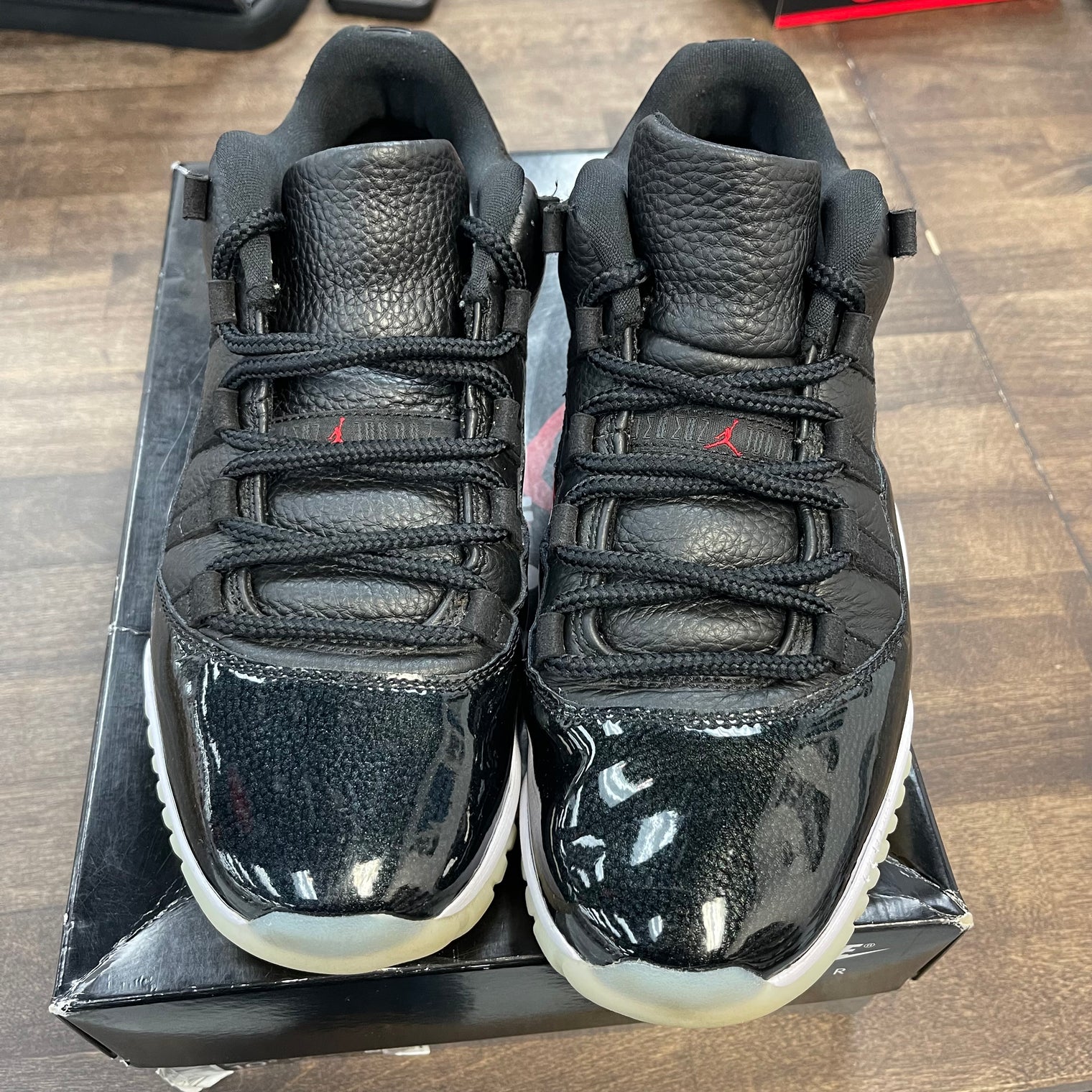 72-10 Jordan 11 Low (USED)