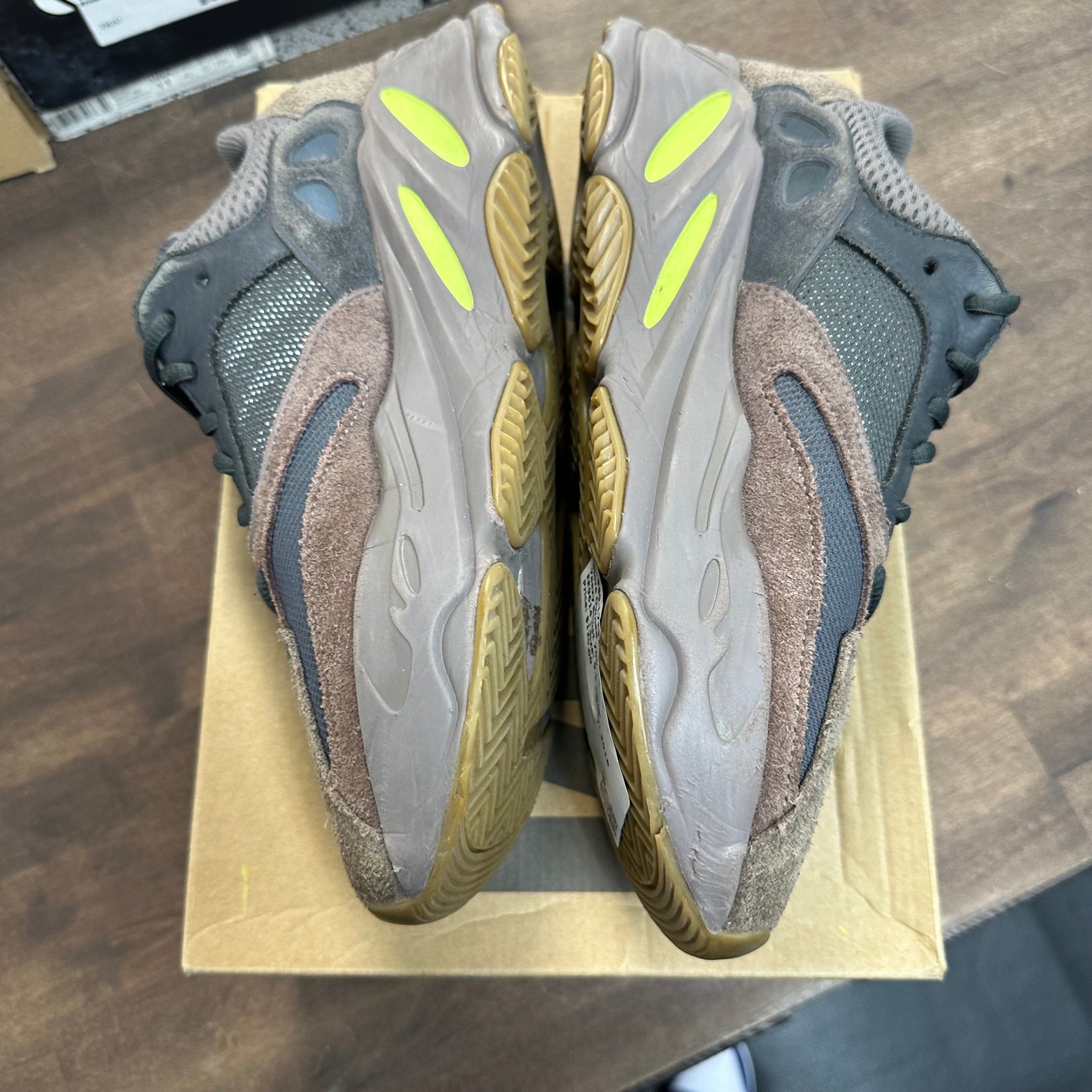Mauve Yeezy 700 (USED)