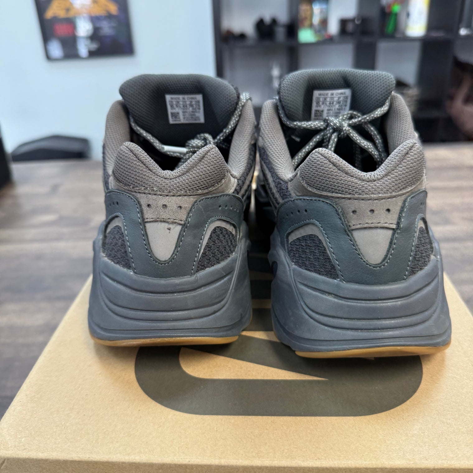 Geode Yeezy 700 V2 (USED)