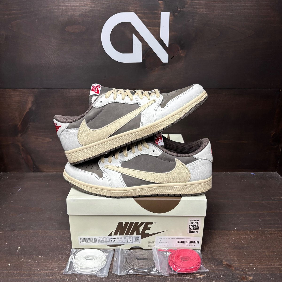 Jordan 1 Retro Low OG SP Travis Scott Reverse Mocha Size 10 (Pre-Owned) - front