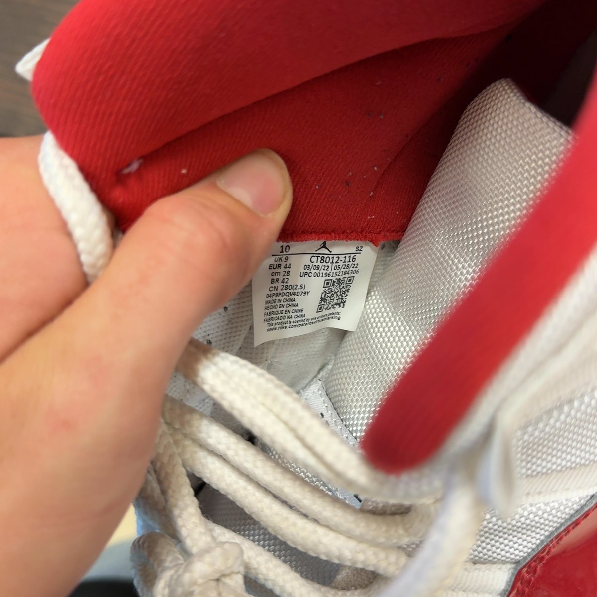 Jordan 11 Retro Cherry (2022) Size 10 (Pre-Owned) - aux
