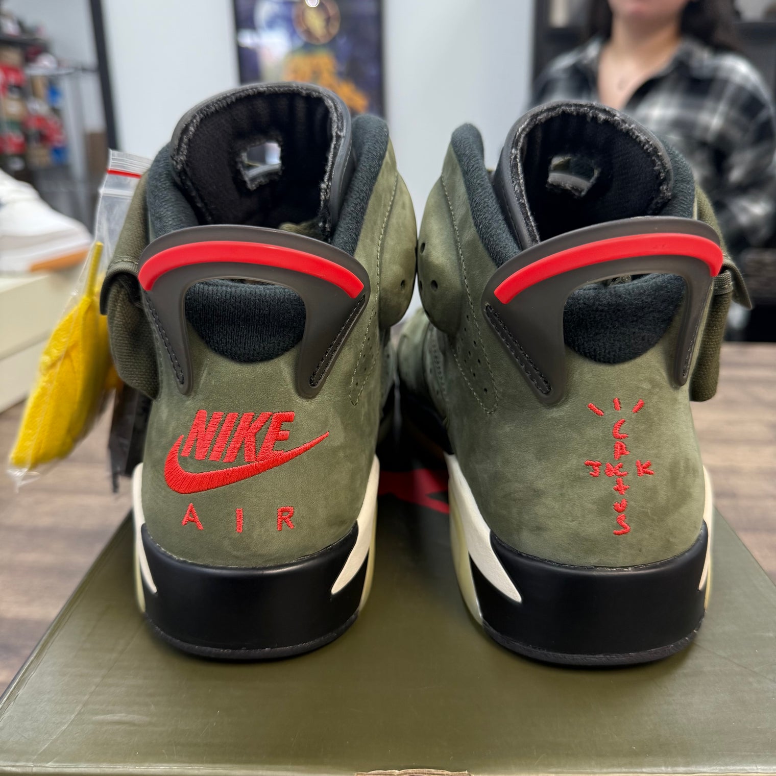 Olive Travis Scott Jordan 6 (Lightly Worn)