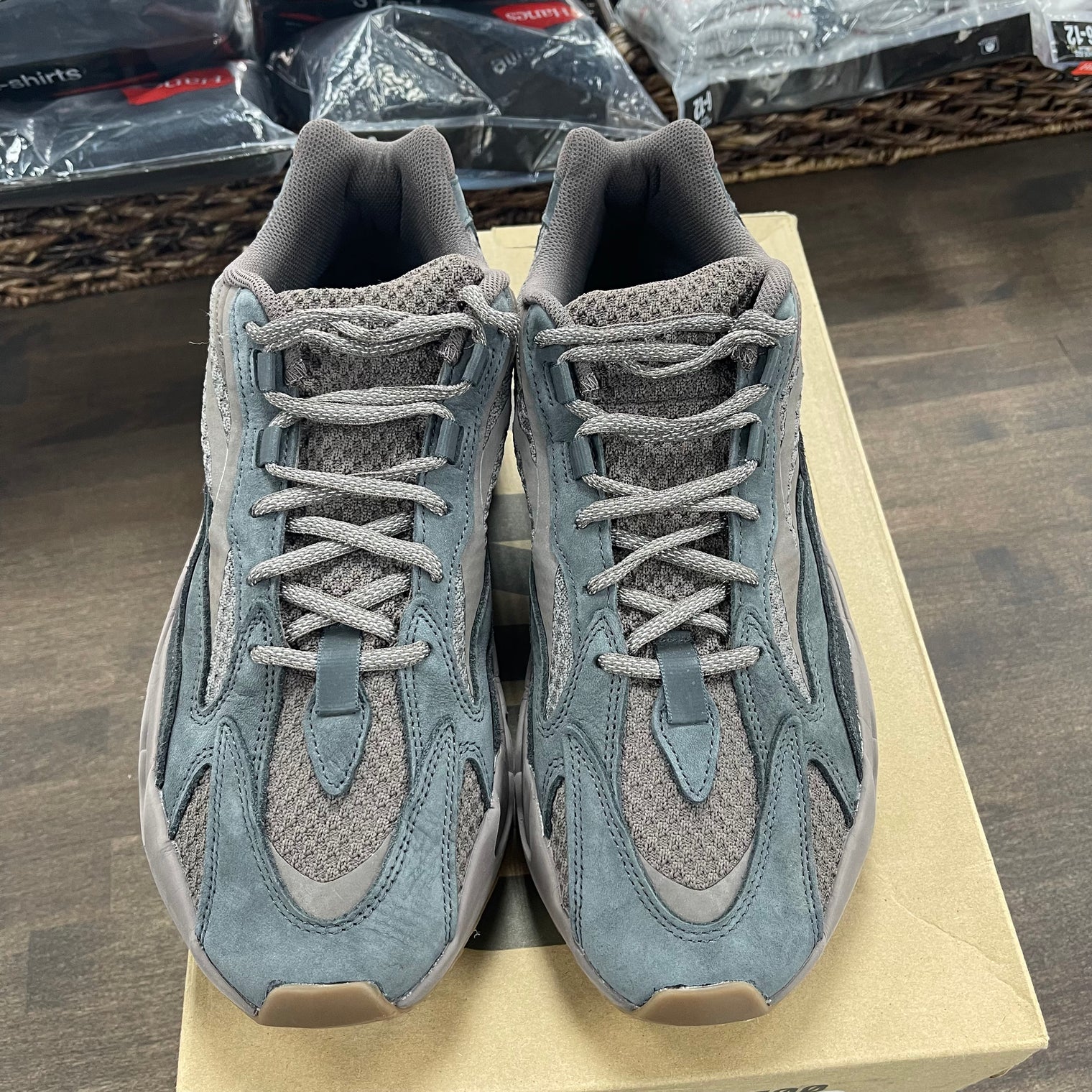 Mauve Yeezy 700 V2 (USED)