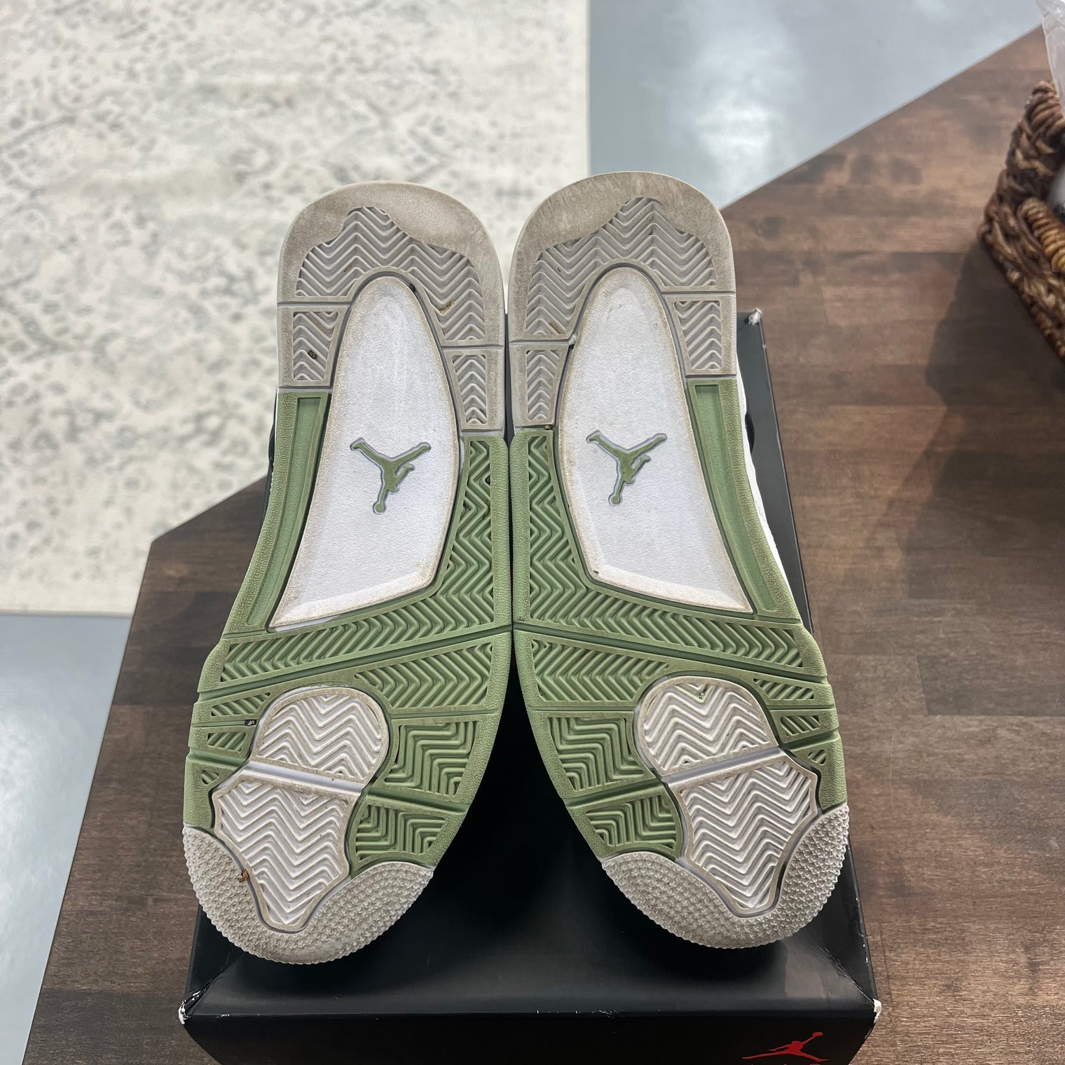 Seafoam Jordan 4 Retro (USED)