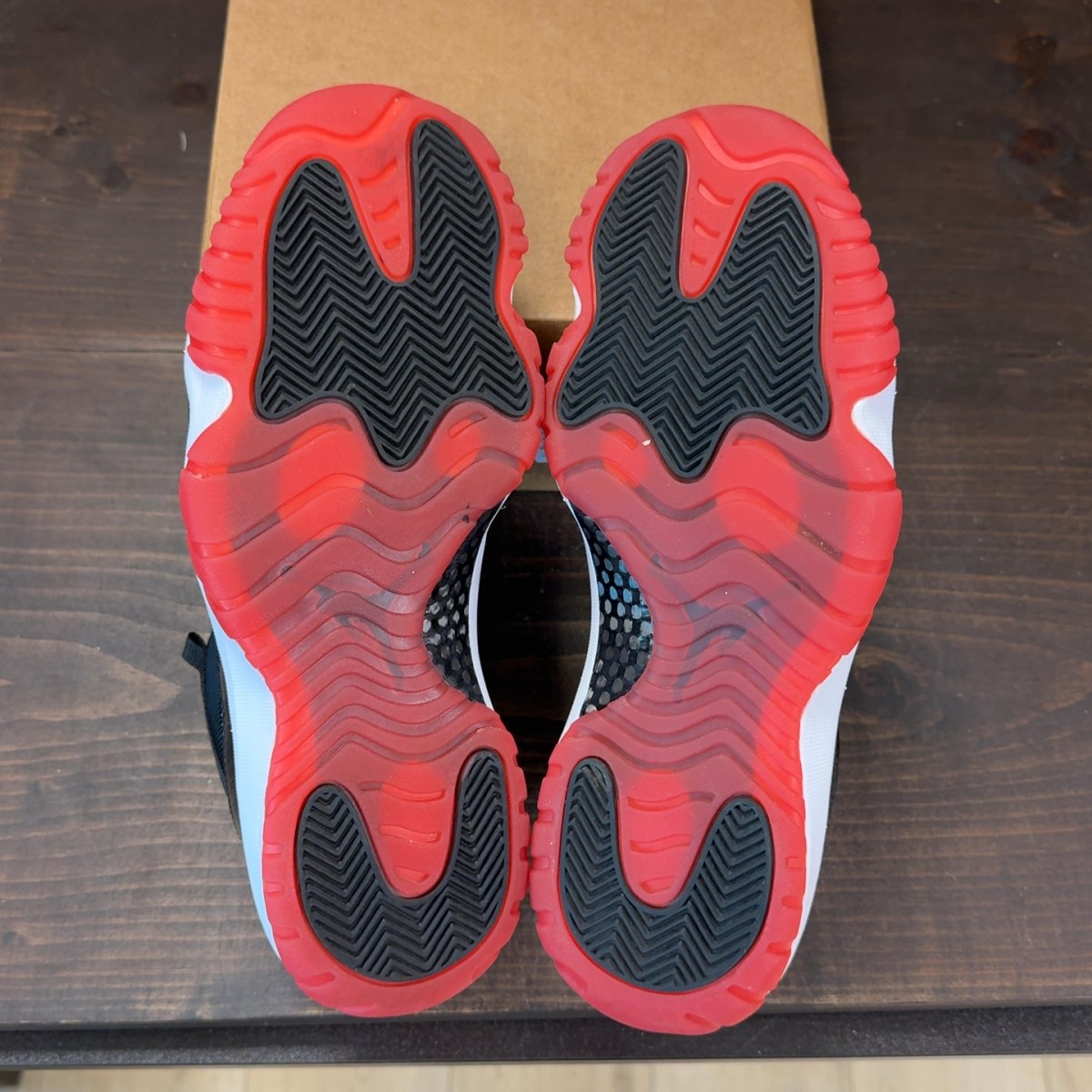 Jordan 11 Retro Low Bred (2025) Size 8.5 (Pre-Owned) - Image 8