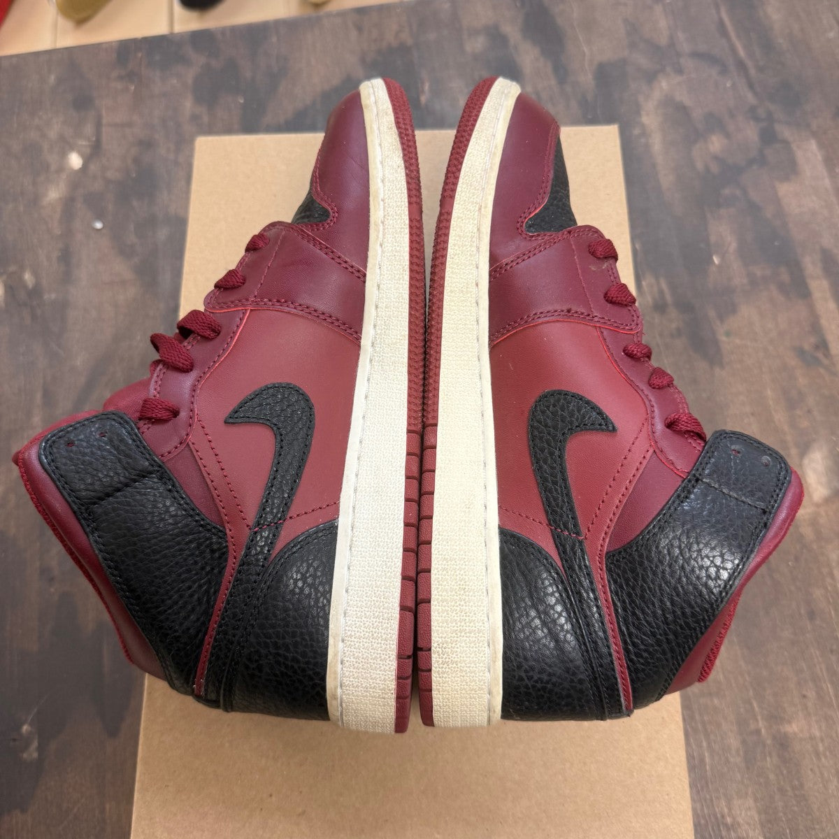 Jordan 1 Mid Team Red Black White (GS) Size 6.5Y (Pre-Owned) - Image 4