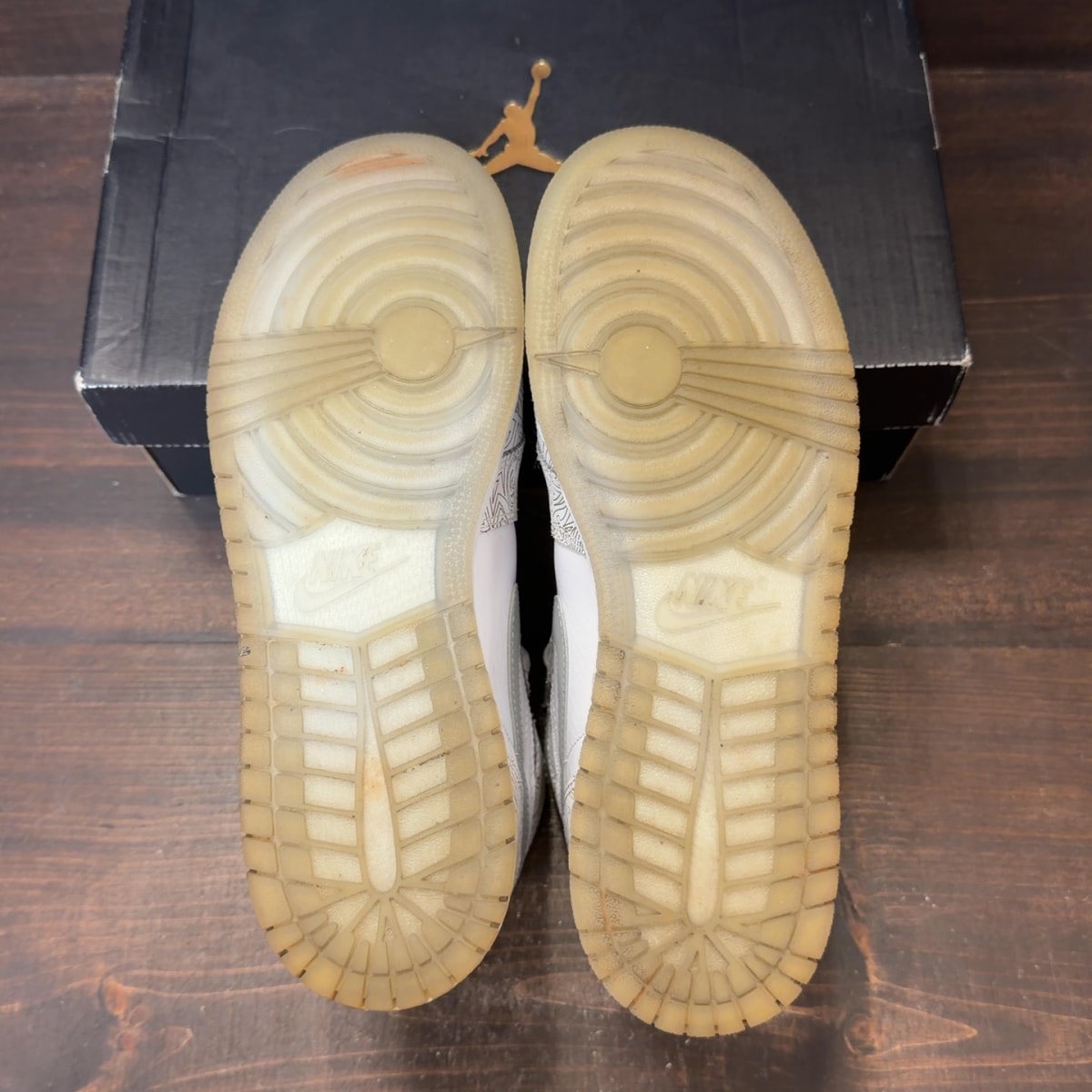 Jordan 1 Retro Laser (GS) - Image 6
