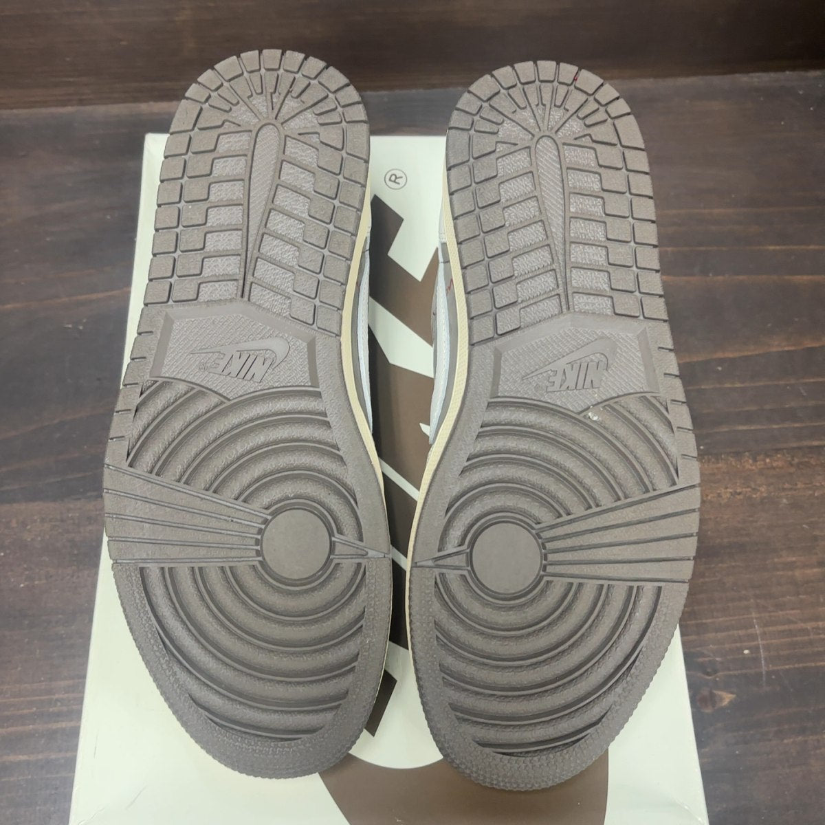 Jordan 1 Retro Low OG SP Travis Scott Reverse Mocha - Image 6