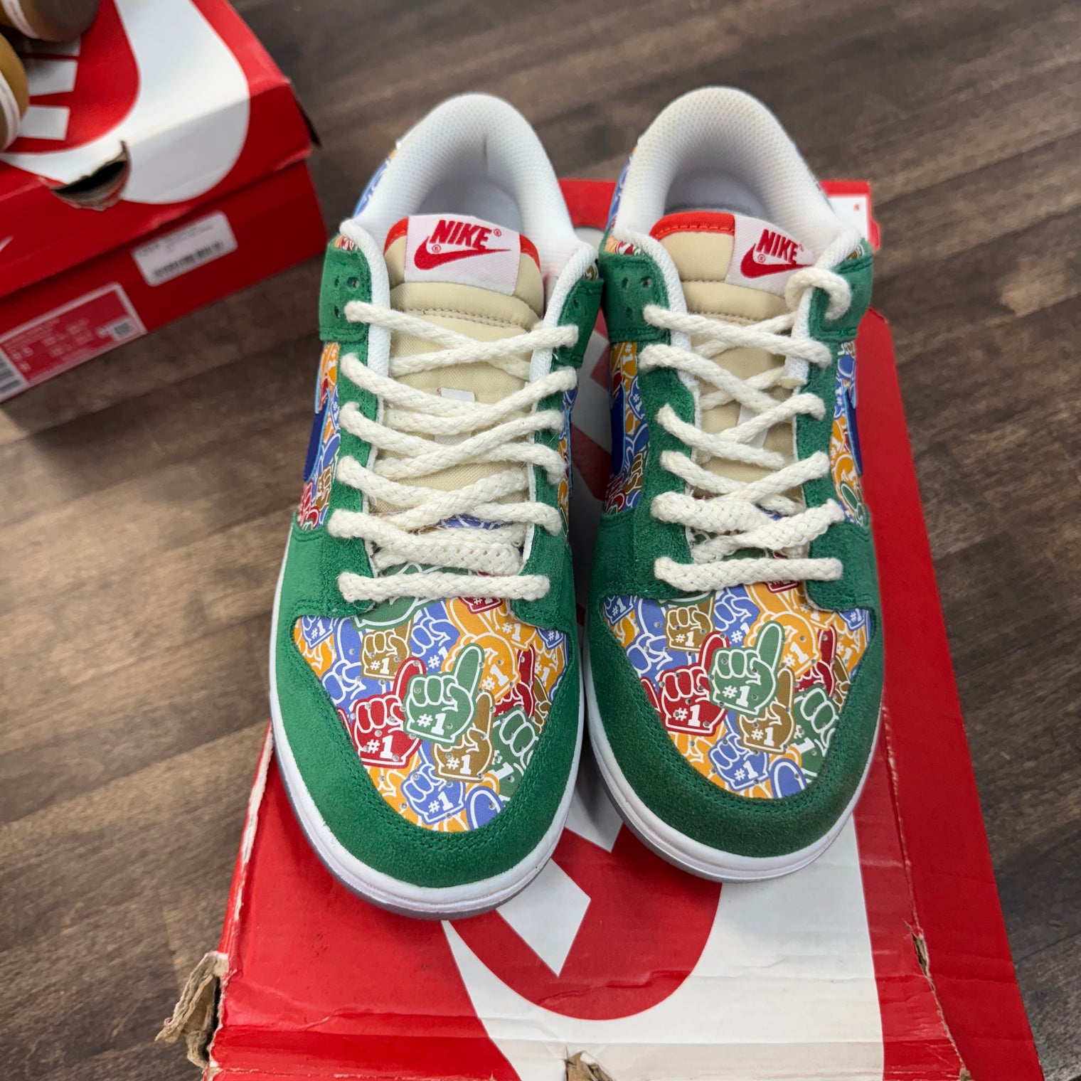 Foam Fingers Dunk Low (USED)