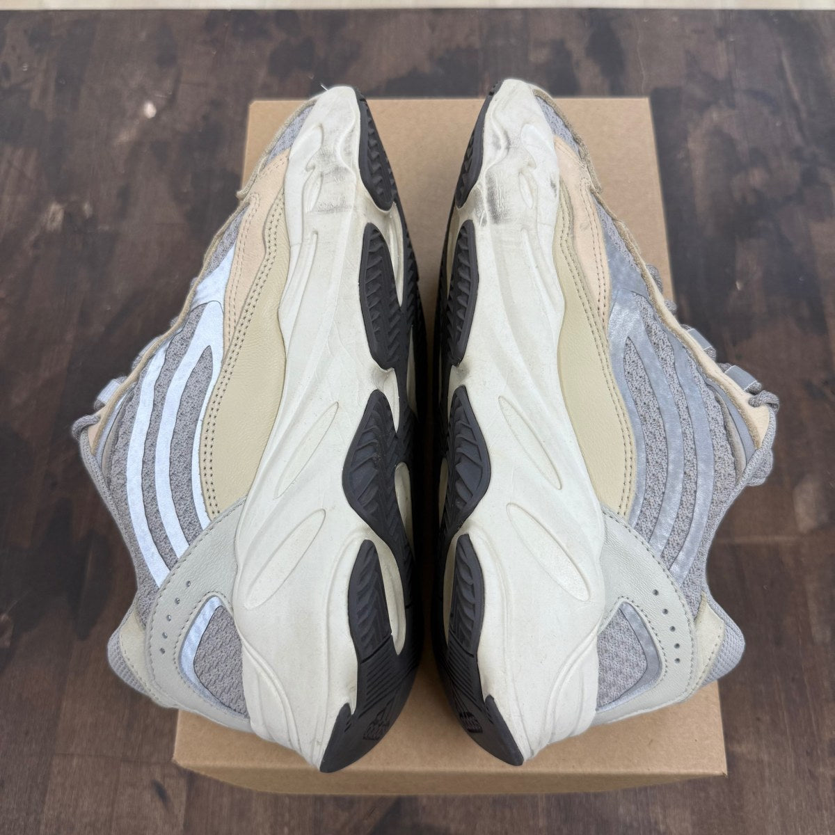 adidas Yeezy Boost 700 V2 Cream Size 7 (Pre-Owned) - Image 4