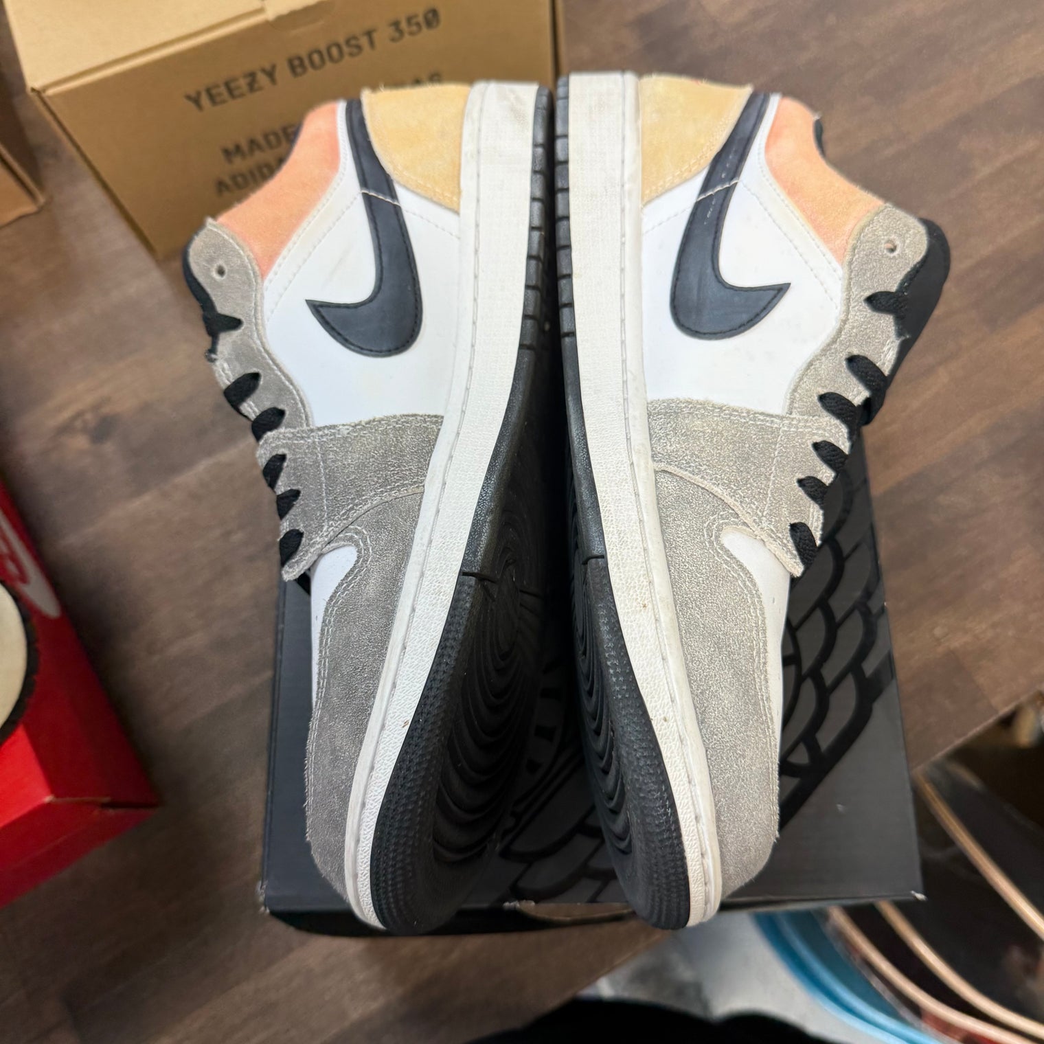 Flight Club Jordan 1 Low (USED)