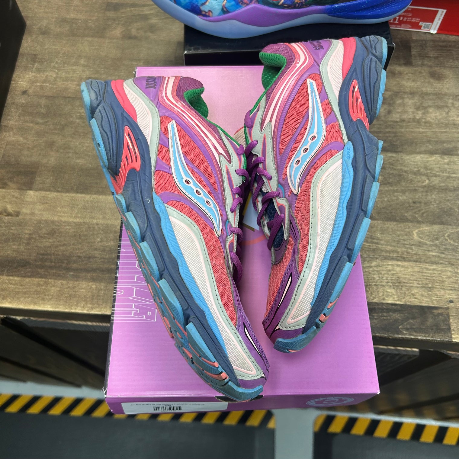 Jae Tips To Do List Pink Saucony ProGrid Omni 9 (USED)