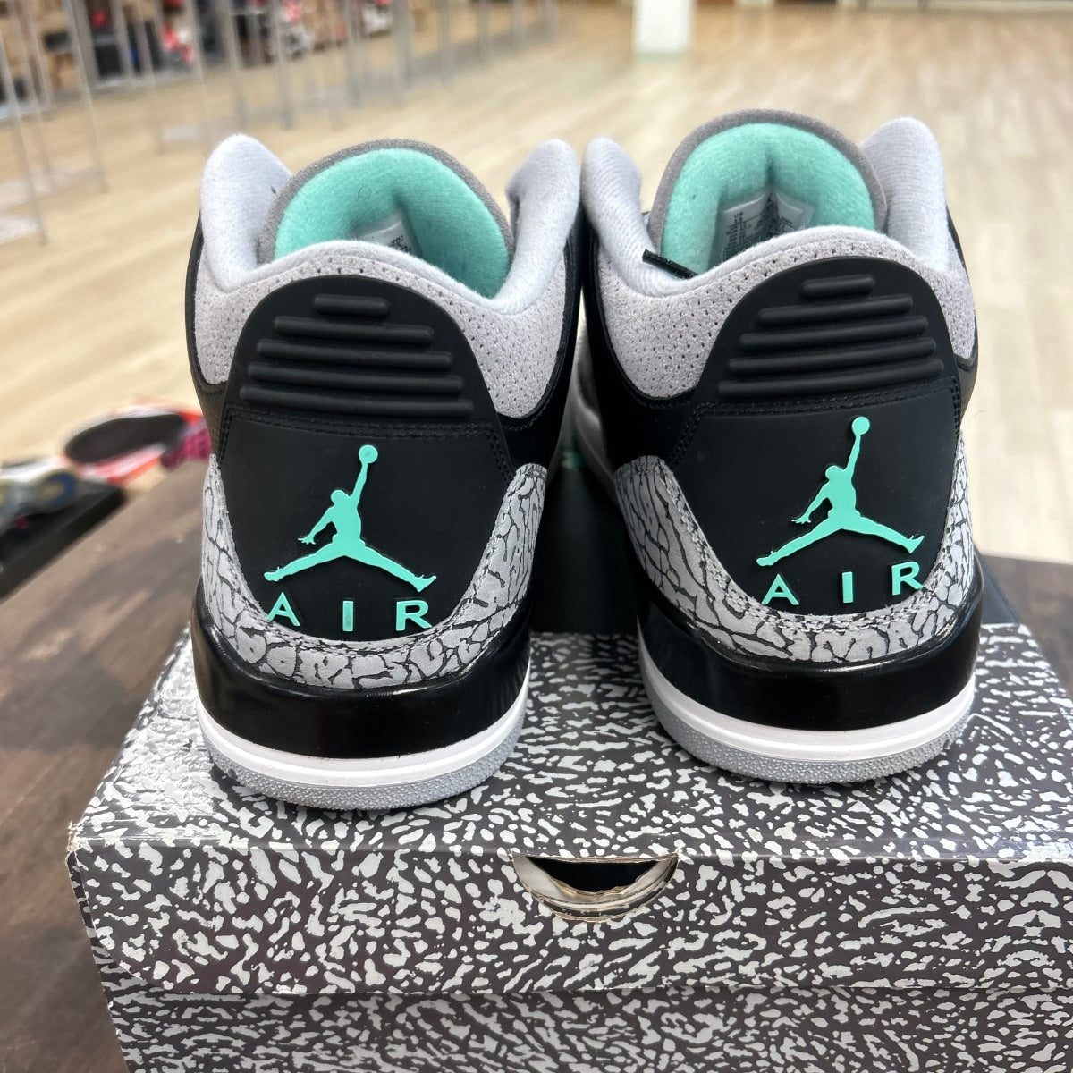 Jordan 3 Retro Green Glow Size 13 (Pre-Owned) - Image 4